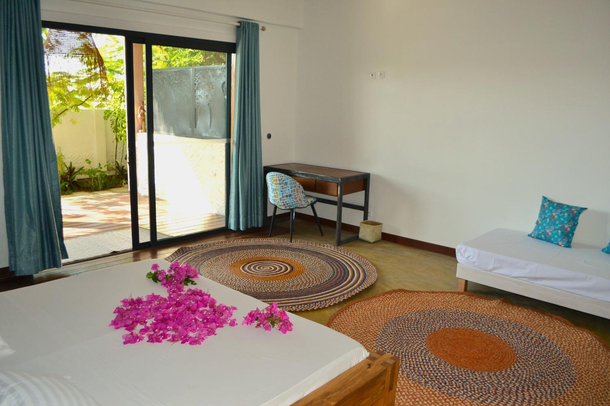 Kily House Hotel Морондава Екстериор снимка